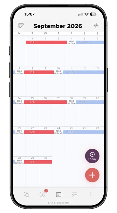 Appens kalender i mobilen med färgade staplar för varje förälders veckor med barnen